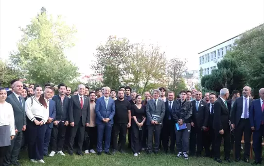 Özvar: Öğrenciler Üniversitelerin Başarısında Aktif Rol Oynuyor