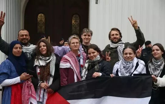 Avusturyalı Aktivistler, İsrail Saldırısını Protesto Etti