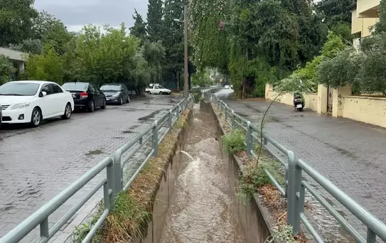Marmaris'te Şiddetli Sağanak Hayatı Olumsuz Etkiledi