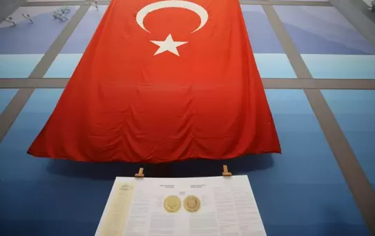 İlk Altın Para Sergilendi