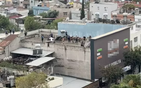 Polise Bıçakla Saldıran Şizofren Etkisiz Hale Getirildi