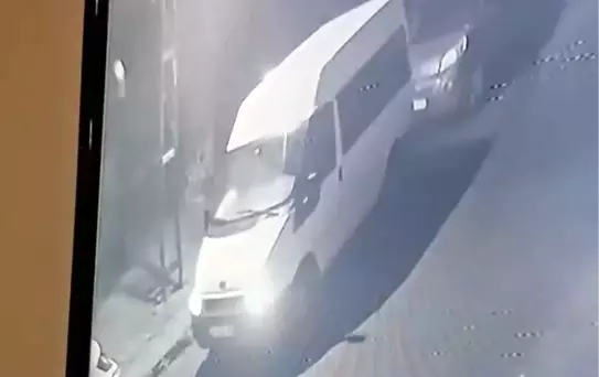 Park Halindeki Minibüs Hızla Çalındı