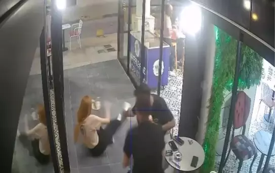 Cam kapı değil Bubi tuzağı! Projesini çizen kişi bile daha önce kafasını çarpmış