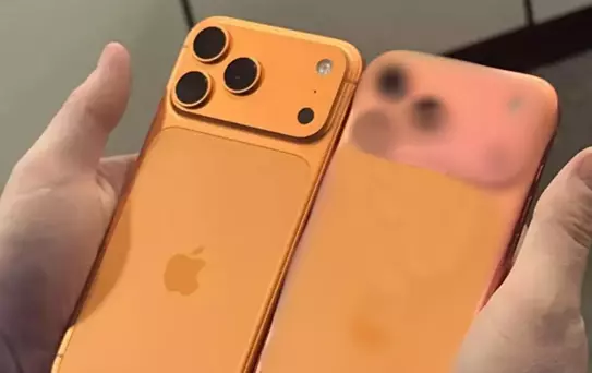 Turuncu iPhone 17 Pro Max'lerin rengi kullandıkça soluyor