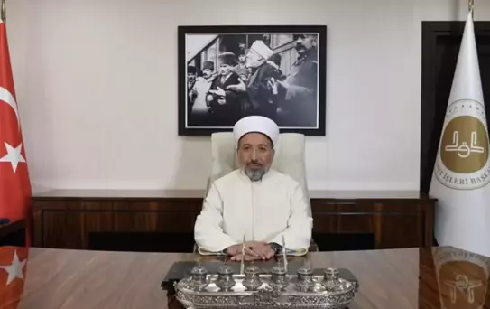 Yeni Dİyanet İşleri Başkanı Safi Arpaguş, makamına Atatürk portresi astı