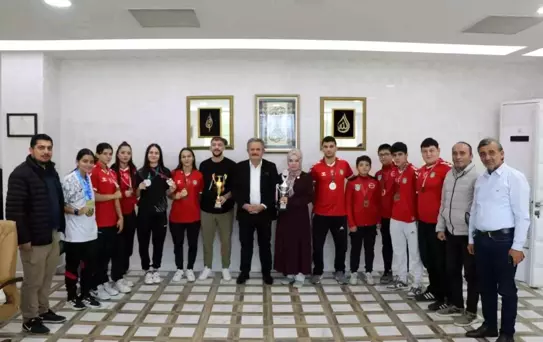Cumayeri Belediye Başkanı, Halter Sporcularını Makamında Kabul Etti