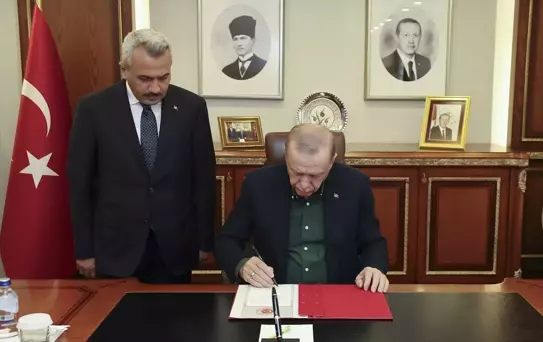 Cumhurbaşkanı Erdoğan, Rize Valiliğini ziyaret etti