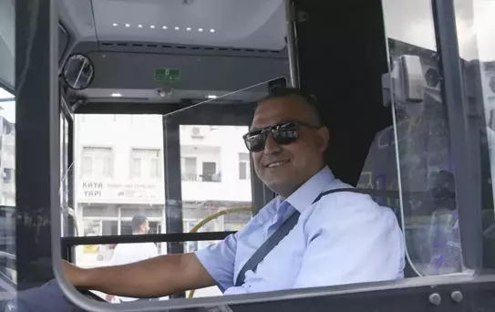 103 bin liralık poşeti bulan otobüs şoförü, parayı sahibine ulaştırdı