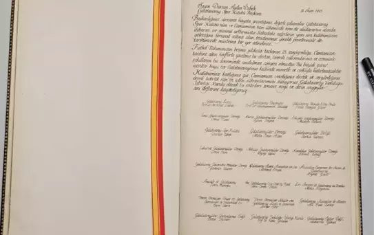 Galatasaray Lisesi'nden Özbek'e Teşekkür