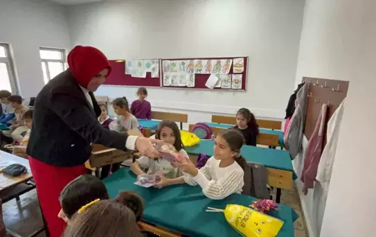 Kız Çocuklarına Hediyeler