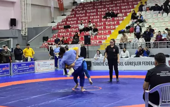 Yozgat'ta Kuşak Güreşi Şampiyonası Başladı
