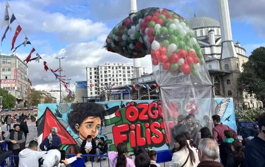 Bağcılar'da Gazze'deki kız çocukları için balonlar uçuruldu