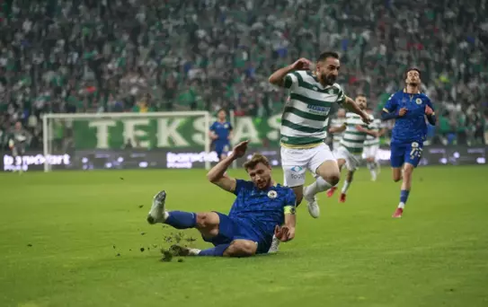 Bursaspor, Menemen FK'yı 3-0 yenerek galip geldi