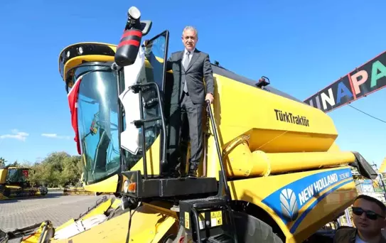 Mardin'de 16 Kooperatife 30 Biçerdöver Teslim Edildi