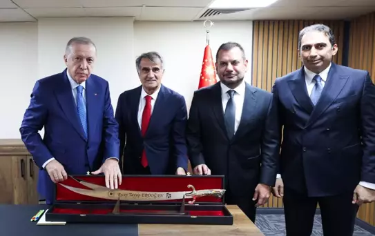 Trabzonspor Başkanı ve Efsane İsimler Cumhurbaşkanı Erdoğan ile Buluştu