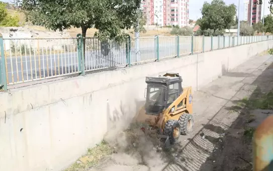 Melikgazi'de Taşkın Kanalları Temizleniyor