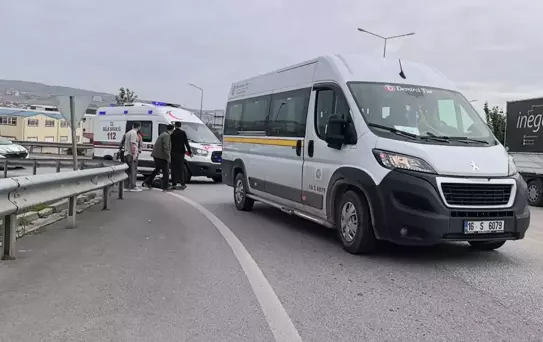 İnegöl'de Servis Minibüsü Yayaya Çarptı