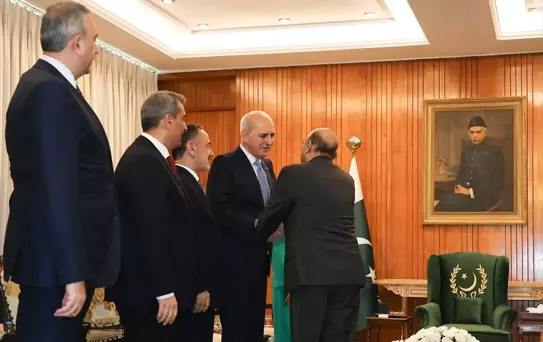 Kurtulmuş, Pakistan'da Zerdari ile Görüştü