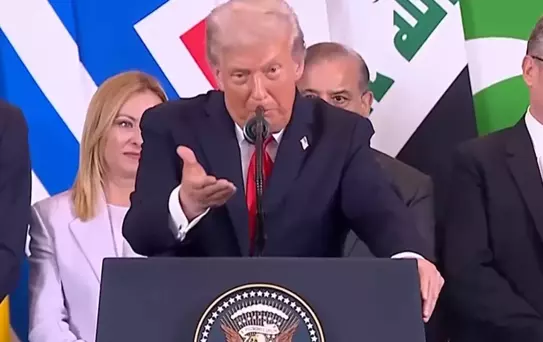 Trump'tan tarihi zirvede kızına unutamayacağı jest! Liderler alkışlamak zorunda kaldı