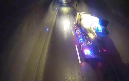 Cumhurbaşkanı Erdoğan'ın Rize'de konvoyunun geçeceği tünelde trafik polisleri olası kazayı önledi