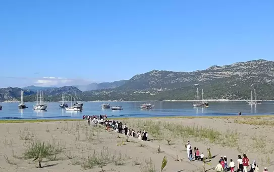Demre'de Plaj Temizliği Etkinliği