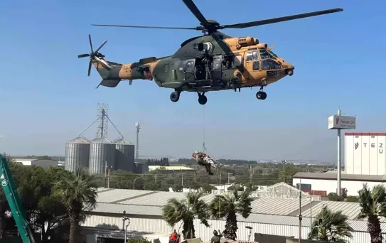 İzmir'de 6.6 büyüklüğünde depreme, helikopterle müdahale tatbikatı gerçekleştirildi