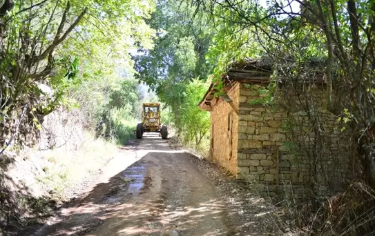 Kumluca'da Yol Bakım Çalışmaları Devam Ediyor