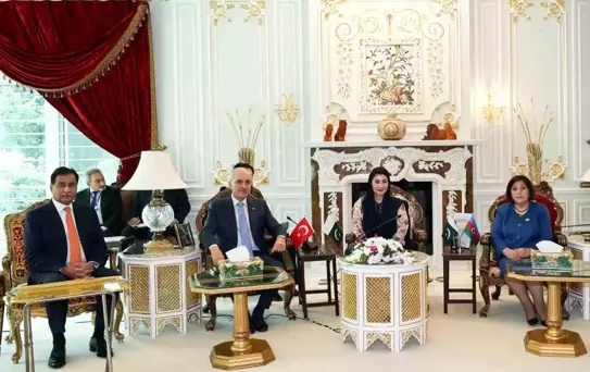 Kurtulmuş, Pakistan'da Başbakan Şerif ile Görüştü