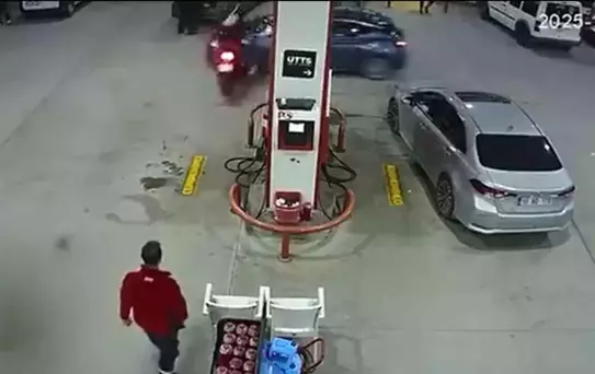 Balıkesir'de Akaryakıt İstasyonunda Kaza
