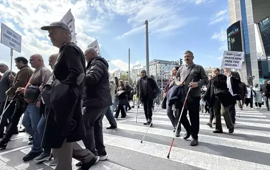 Görme Engellilerden Farkındalık Yürüyüşü