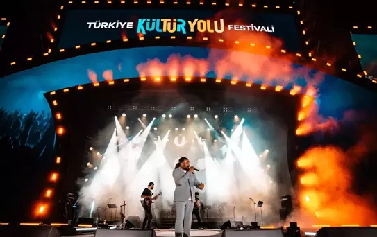 Diyarbakır Kültür Yolu Festivalinde Ferat Üngür Konser Verdi