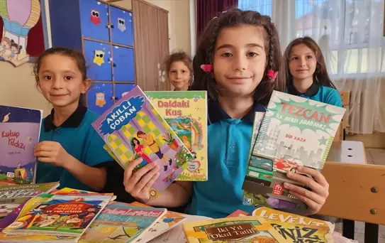 Öğrencilerden 'Kitap Köprüsü' Bağışı