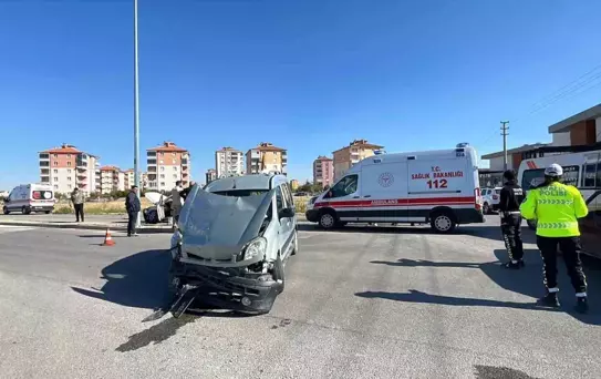 Karaman'da Trafik Kazası: 3 Yaralı