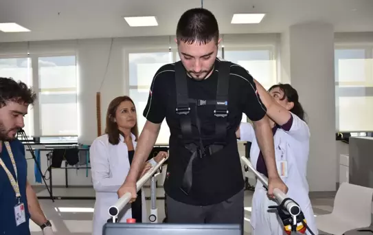 Felçli Genç, Rehabilitasyonla Yürümeye Başladı