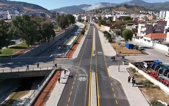 Aydın Büyükşehir Belediyesi Yol Yapım Çalışmalarını Sürdürüyor