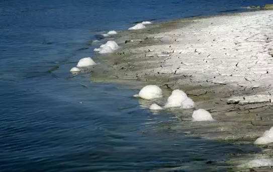 Burdur Gölü'nde Doğal Köpüklenme