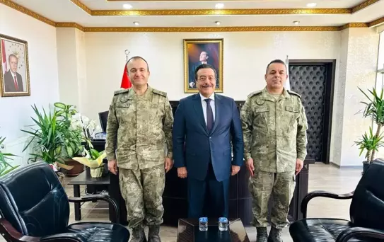 Komutanlardan Kaymakam'a Ziyaret