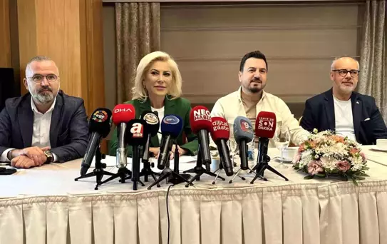 AK Parti Milletvekili Şebnem Bursalı, İzmir'de Basın Mensupları ile Buluştu