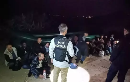 İzmir'de Düzensiz Göçmen Kurtarma Operasyonu