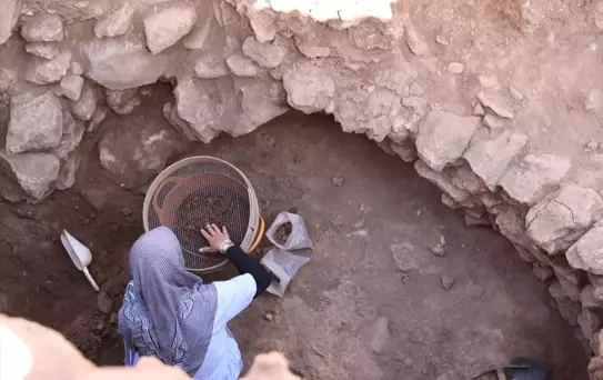 Karahantepe'de Neolitik Kulübeler Keşfedildi