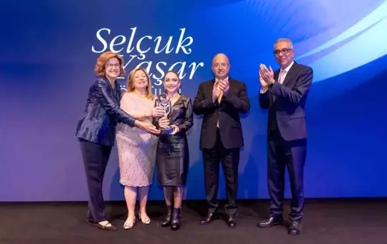 Selçuk Yaşar Ödülü Prof. Dr. Elif Uysal'a