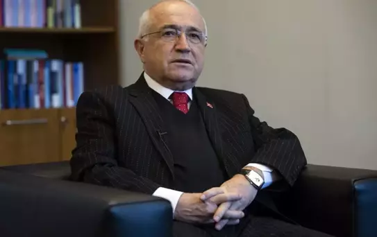 Skandal iddia! Cemil Çiçek'e mesaj attığını sanarken, yanlış kişiden torpil istedi