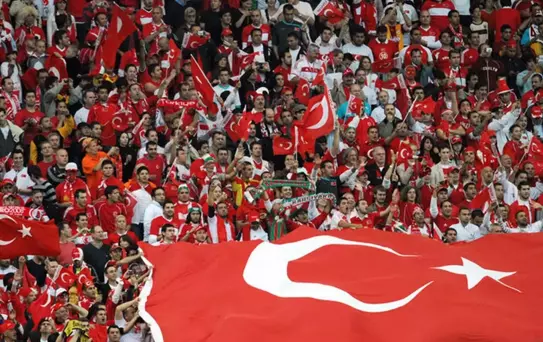 Türk oyuncuyu Romanya Milli Takımı'na davet ettiler