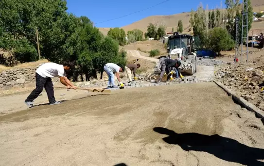 Ağrı'da Köy Yolları Tamamlandı