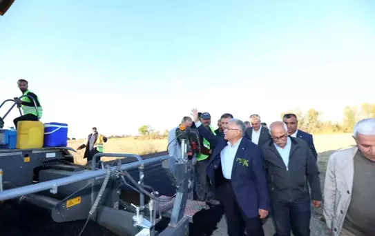 Kayseri'de Kırsal Yollar İçin 15 Bin Ton Asfalt Çalışması
