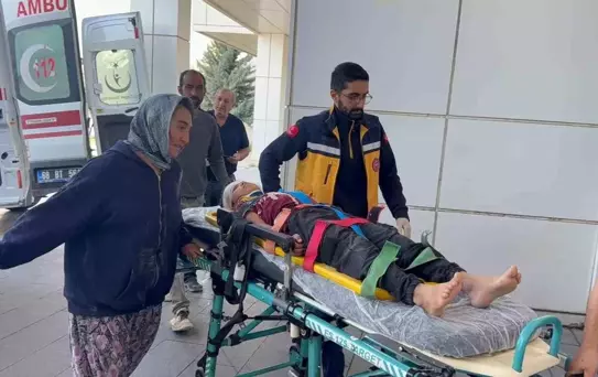 Aksaray'da Elektrikli Bisiklet ile Minibüs Çarpıştı: İki Çocuk Yaralandı