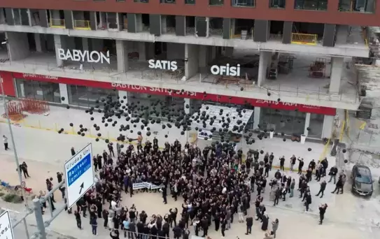 Bursa'da 3 Bin 500 Aile İnşaatı Durdu, Siyah Balonlarla Tepki Gösterdi