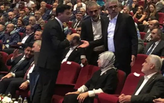 Diyarbakır'daki törende protokol krizi! DEM'li eş başkanlar salonu terk etti