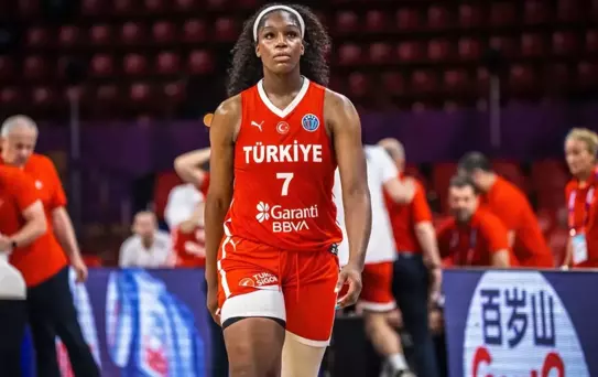 Fenerbahçe Opet Kadın Basketbol Takımı, milli oyuncu McCowan'a imza attırdı