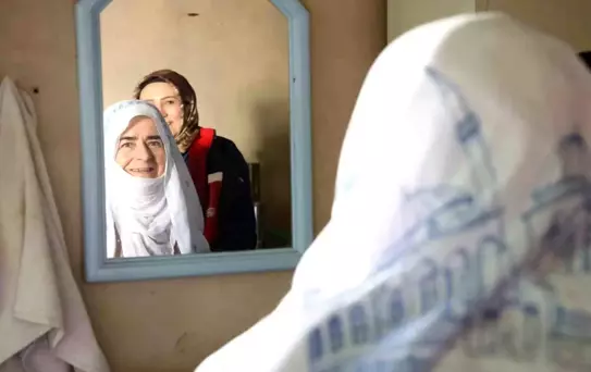Saadet Teyze, 12 Yıl Sonra Doğup Büyüdüğü Eve Döndü